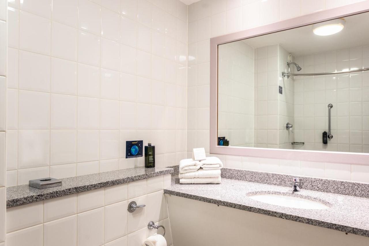 Maldron & Leisure Centre, Galway Hotel 4*